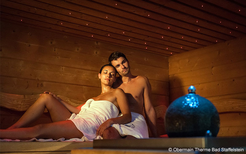Den Valentinstag (14. Februar) können Verliebte zu zweit im kuscheligen Ambiente der Obermain Therme genießen und sich mit einem besonderen Drei-Gang-Bademantel-Menü kulinarisch verwöhnen lassen. Den Valentinstag (14. Februar) können Verliebte zu zweit im kuscheligen Ambiente der Obermain Therme genießen und sich mit einem besonderen Drei-Gang-Bademantel-Menü kulinarisch verwöhnen lassen.