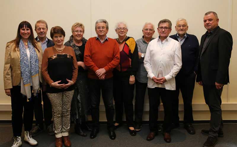 (v. l.n.r: Susanne Hierholzer, Kaufmännische Direktorin, Josef Wiesler, Sylvia Konstanzer-Zieck, Brunhilde Willig, Willi Wiemann, Jürgen Fürst, Doris Maier-Dufner, Peter Summer, Heinrich Schwähr, Peter Bechtel, Geschäftsführer) Es fehlen: Helena Kromer, Dorothea Meisinger, Richard Schneider, Klaus-Peter Wittig, (v. l.n.r: Susanne Hierholzer, Kaufmännische Direktorin, Josef Wiesler, Sylvia Konstanzer-Zieck, Brunhilde Willig, Willi Wiemann, Jürgen Fürst, Doris Maier-Dufner, Peter Summer, Heinrich Schwähr, Peter Bechtel, Geschäftsführer) Es fehlen: Helena Kromer, Dorothea Meisinger, Richard Schneider, Klaus-Peter Wittig,