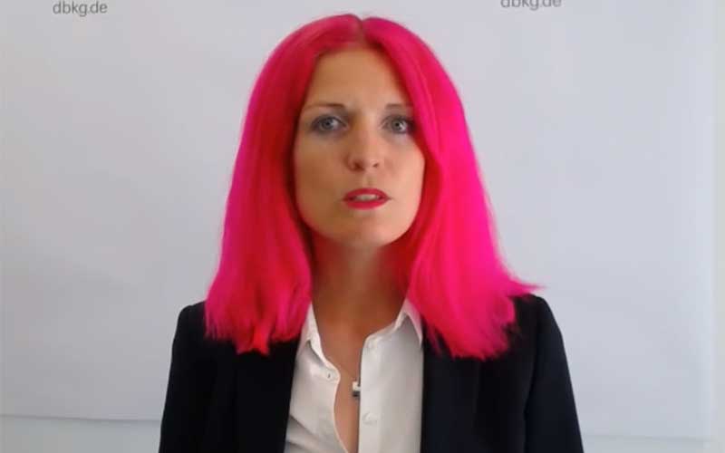 „Epidemien führen mit hoher Wahrscheinlichkeit zu psychischen Erkrankungen", erklärt Dr. Alina Dahmen, Geschäftsleiterin Dr. Becker Klinikgruppe, im Online-Symposium. Bildrechte: Dr. Becker Klinikgruppe „Epidemien führen mit hoher Wahrscheinlichkeit zu psychischen Erkrankungen", erklärt Dr. Alina Dahmen, Geschäftsleiterin Dr. Becker Klinikgruppe, im Online-Symposium. Bildrechte: Dr. Becker Klinikgruppe